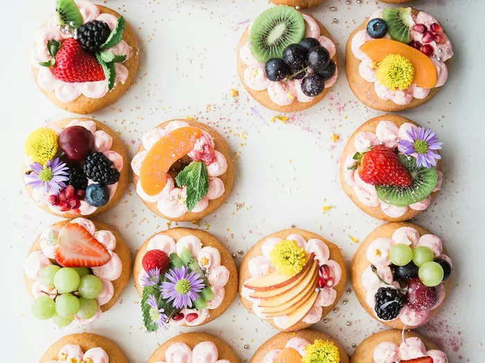 Tartaletas decoradas con fruta